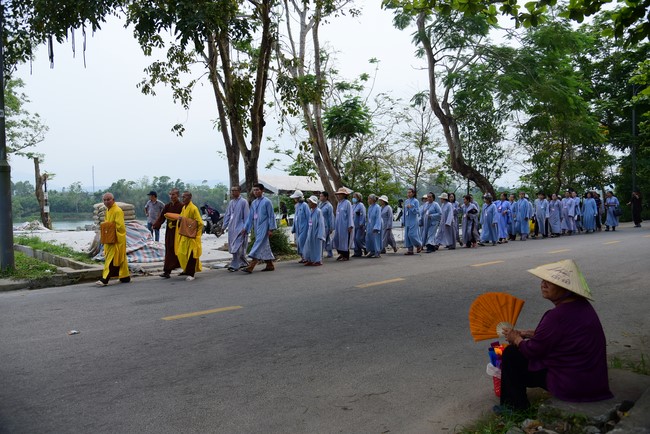 Tham quan và cúng dường chùa Linh Mụ, Huế